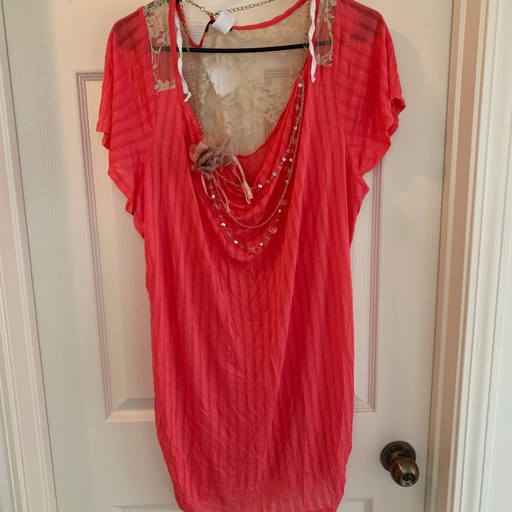 deb 3xL shirt with attached necklace